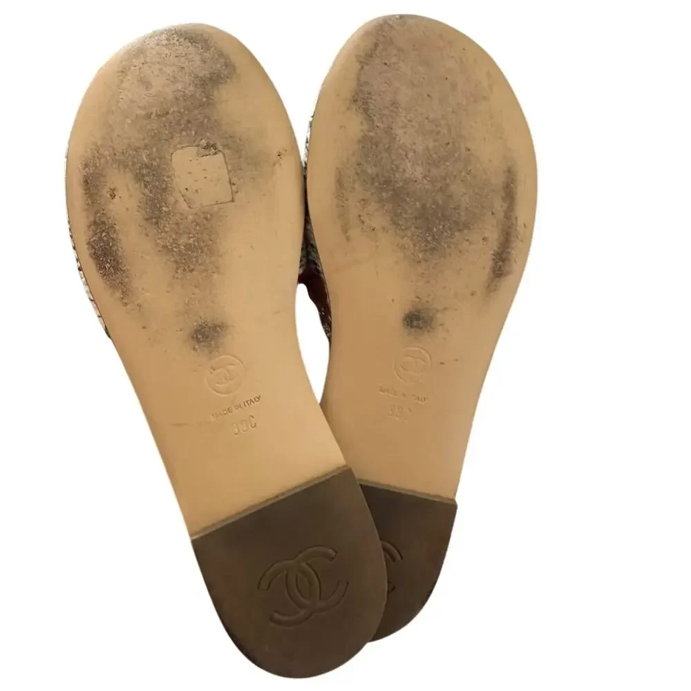 CHANEL Beige/ Black Patent CC Mule Slides 38C/ US 8 Wide - Picture 3 of 11
